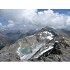 Het gletsjermeertje van de Karleskees. De Groß Glockner zit verstopt in de wolken rechts van de Wildenkogel