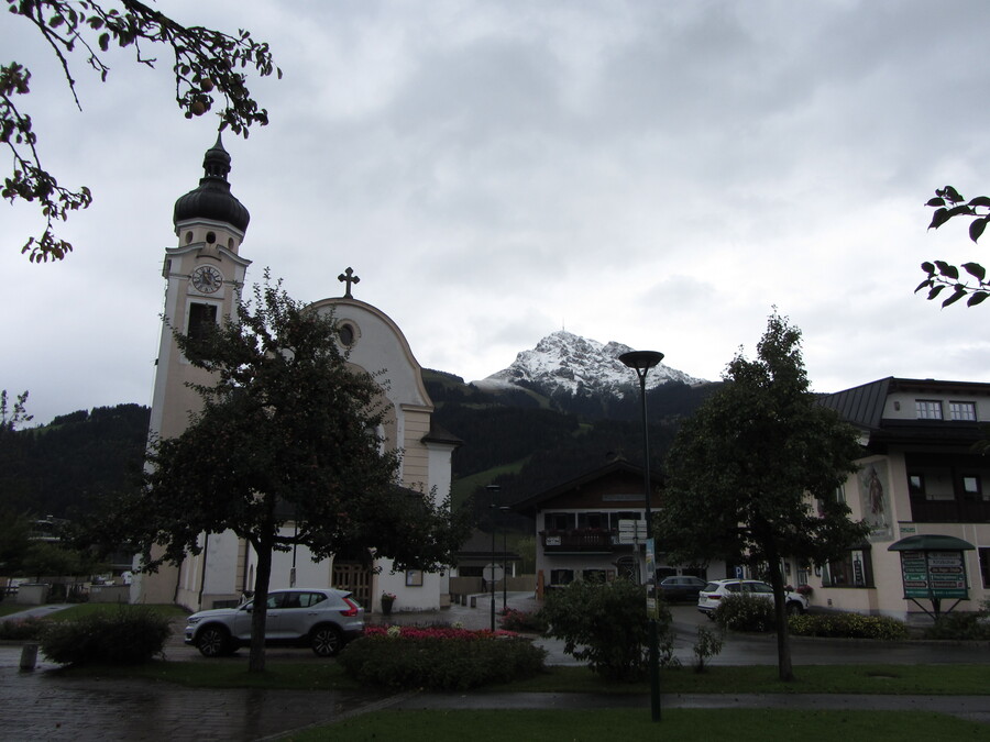 Oberndorf met een besneeuwde Kitzbüheler Horn