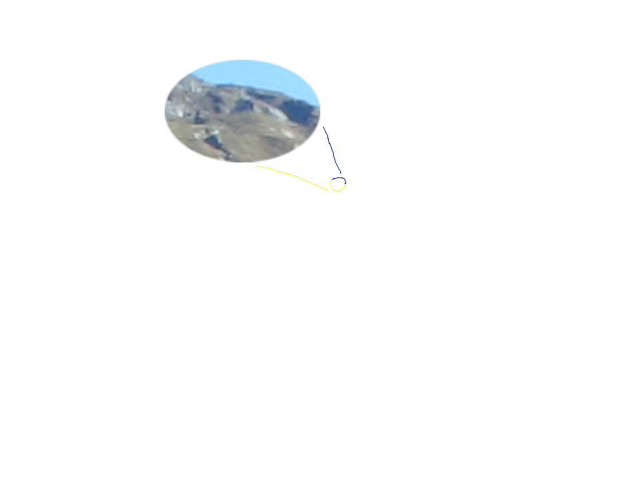 Om het hoekje lag het dal richting de hut nog in de schaduw maar de hut zelf lag al in de zon
