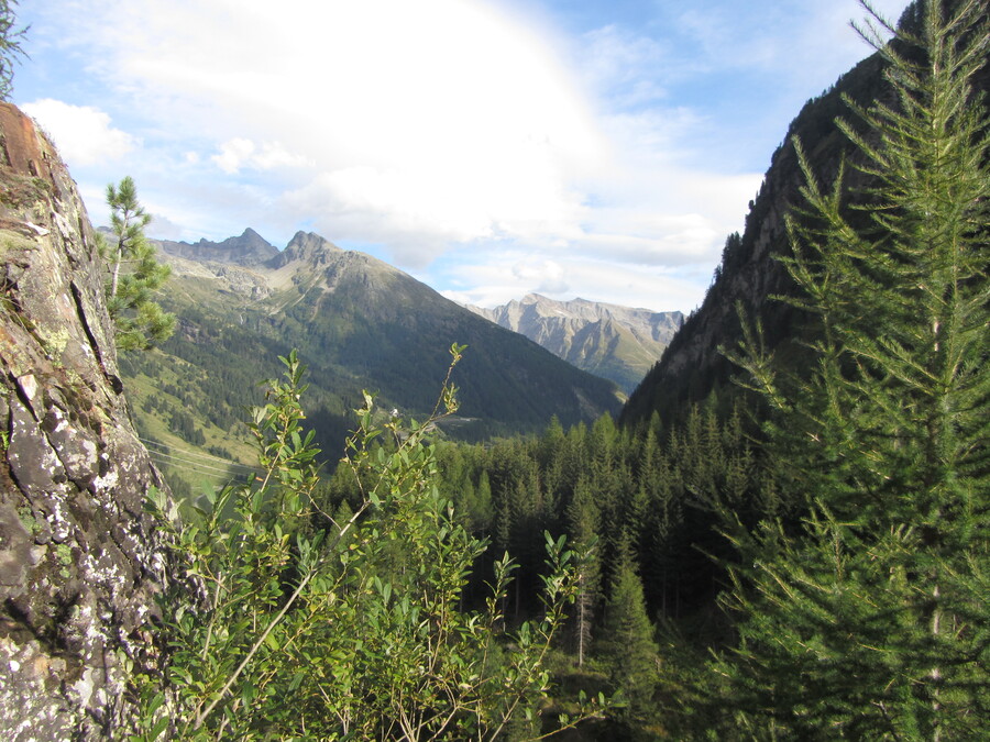 Uitzicht vanaf Au&szlig;ergschl&ouml;&szlig; richting tunnel