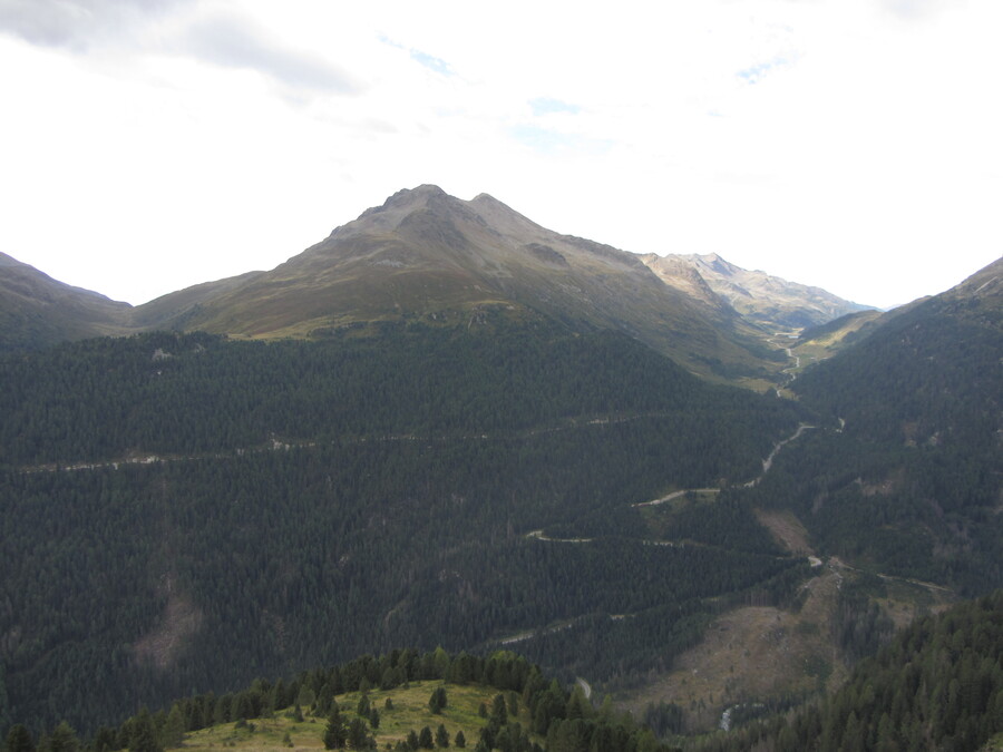 Nu duidelijk hoger dan het Staller Sattel, en ook de Obersee daar was nu te zien. Net na de See begint Itali&euml;.