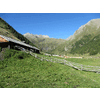 Vanaf de Alm torenen de Wellachk&ouml;pfe weer hoog boven alles uit