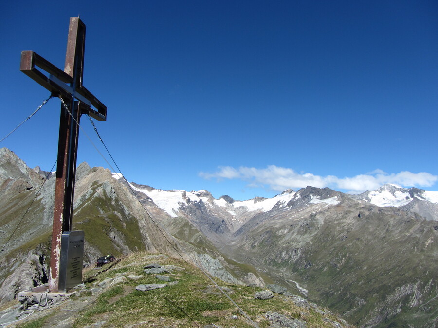 Nog een keer het kruis met de gletsjers van de Simonyspitzen, de Großer Geiger en de Groß Venediger
