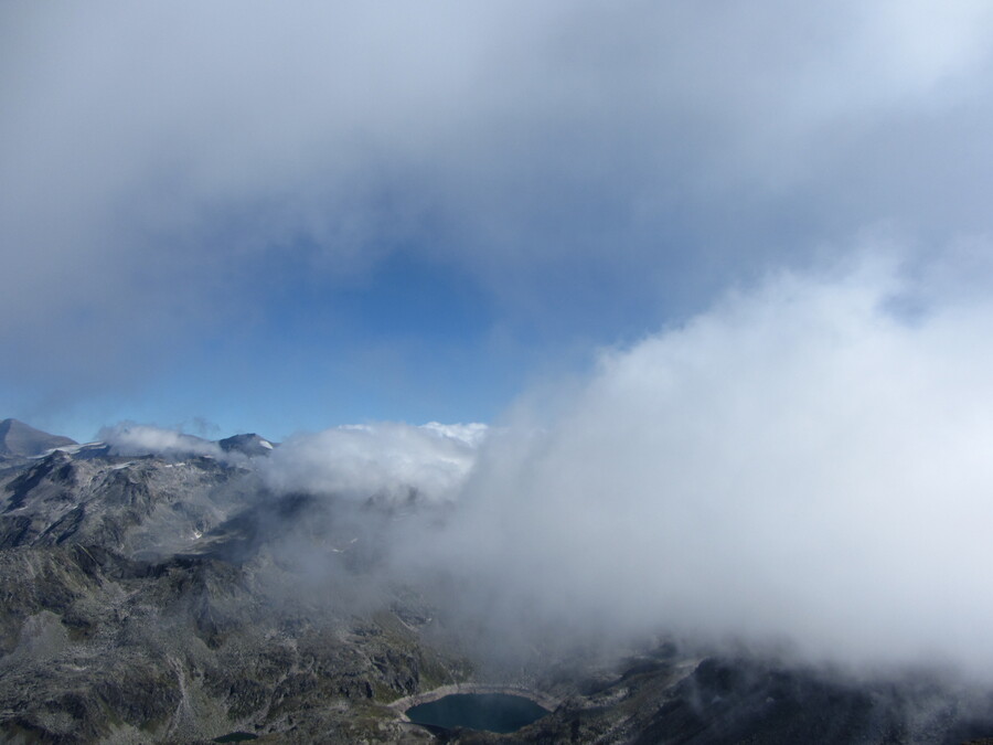 De wolken bleven in hoog tempo langswaaien