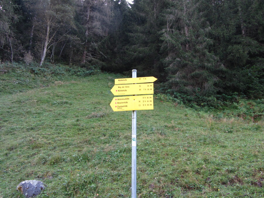 Via de Würfelehütte en de Wetterkreuzhütte en een rondje over de rand en via diverse toppen naar de Zupalseehütte