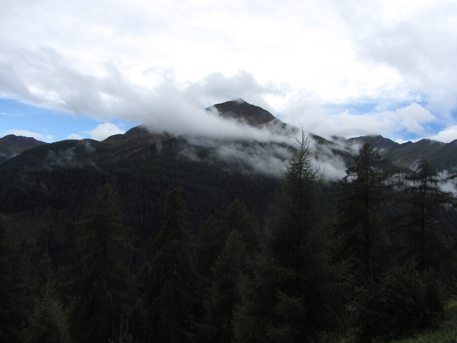 De Berger Kogel half in de wolken