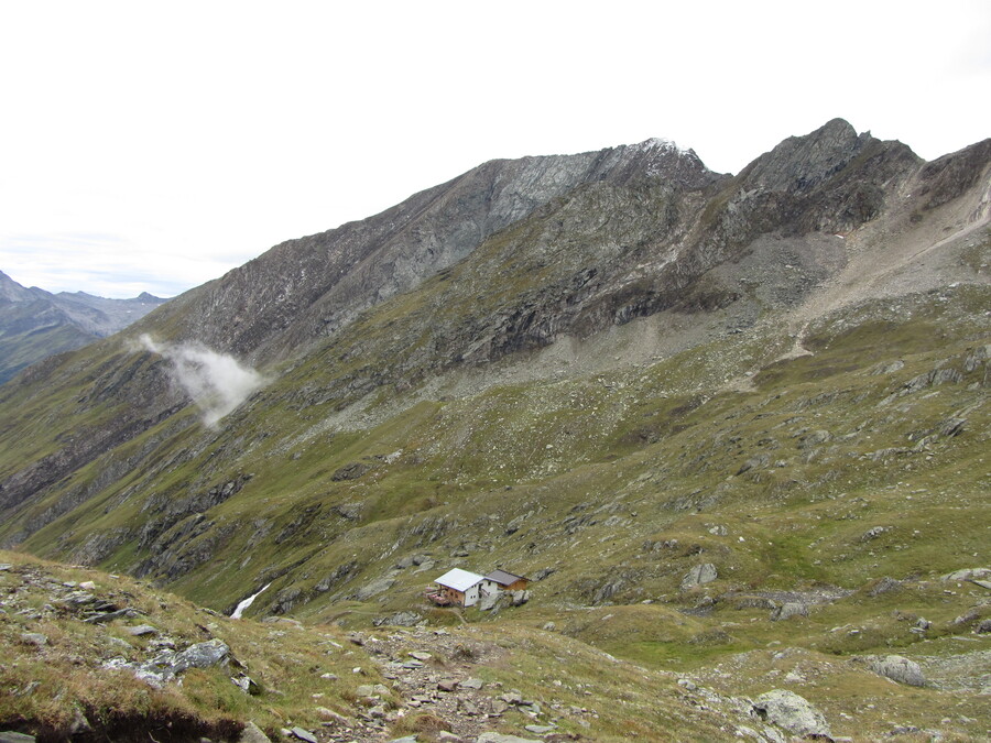 Naast de Eisseehütte zijn ze druk bezig een tweede hut te bouwen