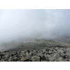 De grote stenenvlakte van de heenweg verdween af en toe ook in de wolken