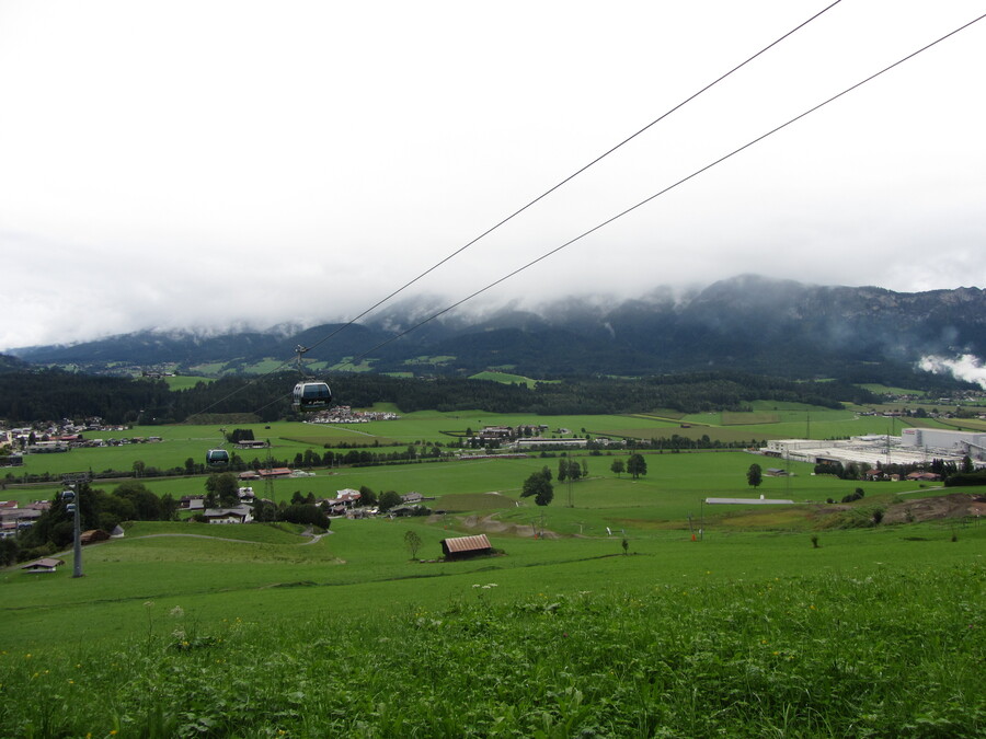 Ook de Wilder Kaiser zat in de wolken en de kabelbaan deed alsof-ie naar St. Johann ging
