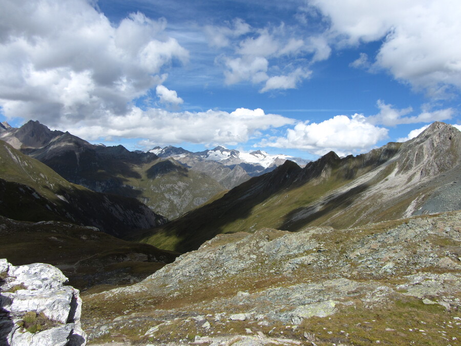 Op de Bachlenke uitzicht over het Großbachtal richting Groß Venediger