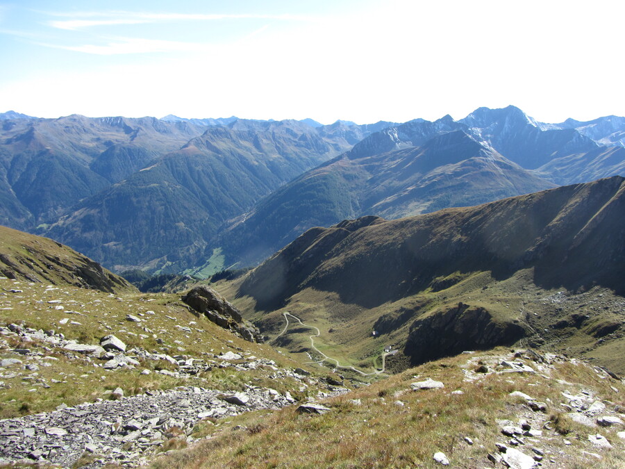 Over de grote brede weg via de Nilljochhütte terug