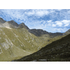 Vanaf het Timmeltal in de schaduw omhoog naar de Venediger Höhenweg en nu redelijk vlak naar de hut